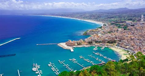 Escort a castellammare del golfo  The port – which is dominated by the castello – is the biggest attraction of the town: in the early morning you see the fishermen go out to sea in their typical white